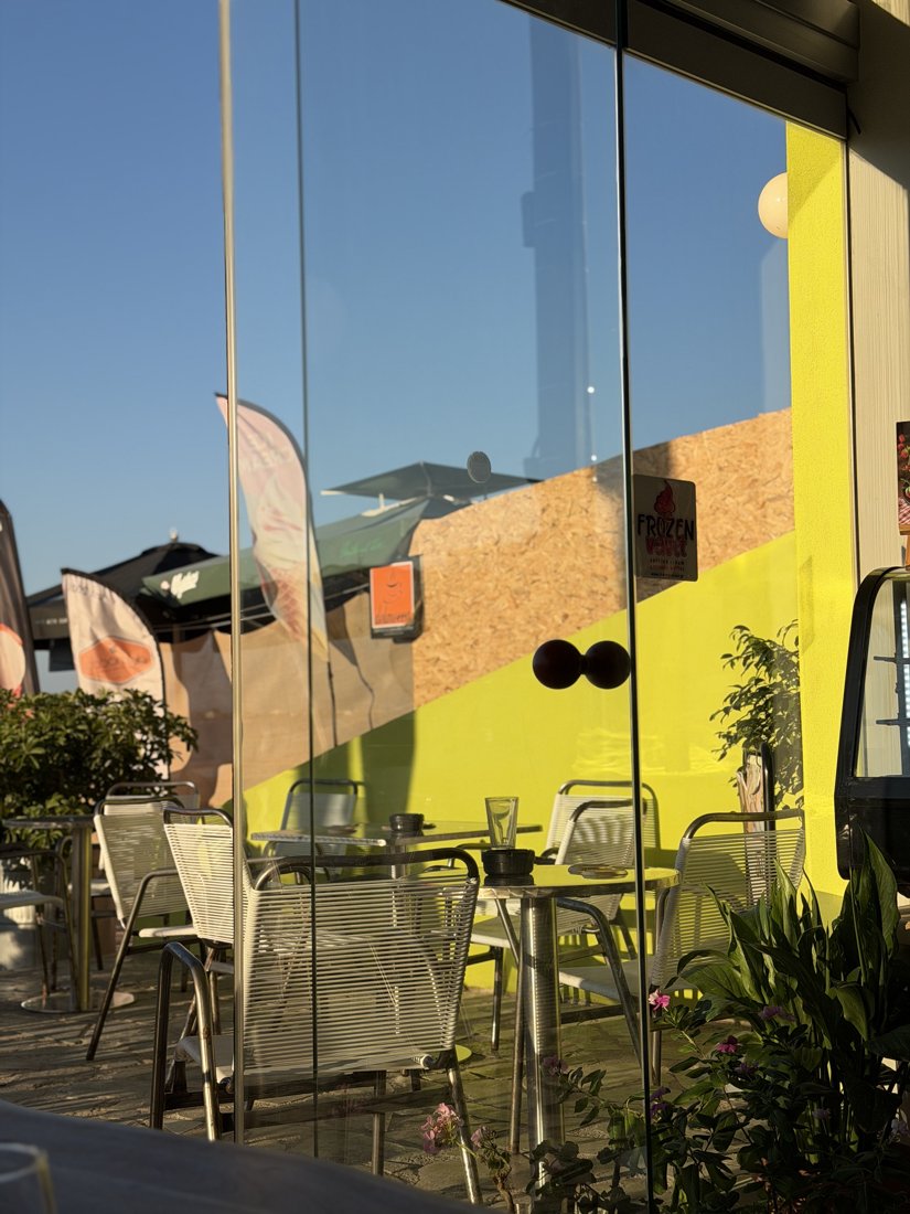 Outdoor seating at Jazzin in the late afternoon sun