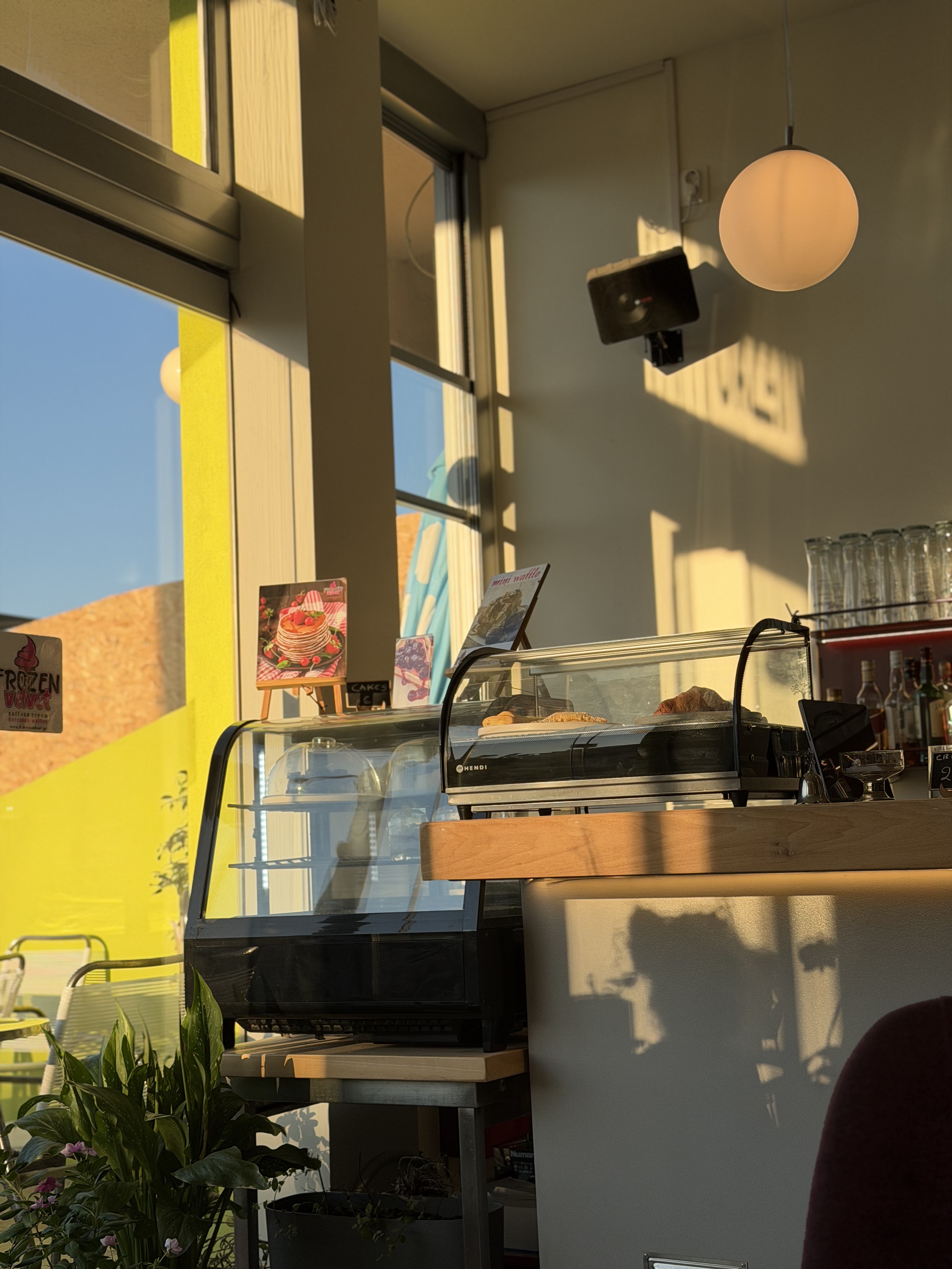 Another warm corner of the Jazzin café bar